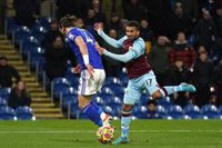 El Leicester se aleja del descenso a costa del Burnley