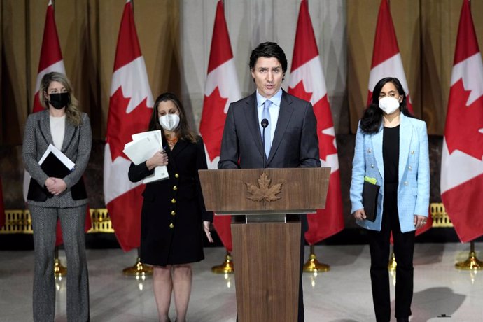 22 February 2022, Canada, Ottawa: Canadian Prime Minister Justin Trudeau  (C)speaks during a press conference with (L-R) Minister of Foreign Affairs Melanie Joly, Deputy Prime Minister and Minister of Finance Chrystia Freeland, and Minister of National