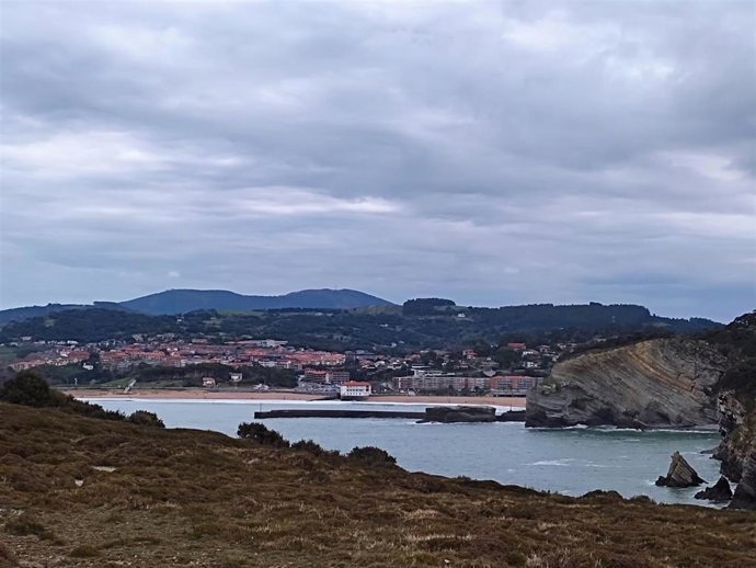 Cielo muy nuboso en Gorliz (Bizkaia)