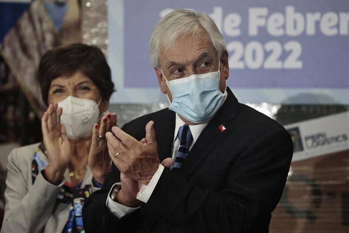 23 February 2022, Chile, Arica: Chilean President Sebastian Pinera (R) attends a press conference after receiving the first Coronavirus (Covid-19) vaccines from the Moderna laboratory. Photo: Karin Pozo/Agencia Uno/dpa