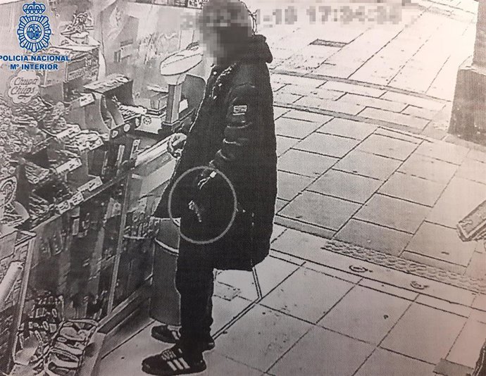 Detenido un hombre de 49 años por robo con violencia, amenazas y atentado a la autoridad