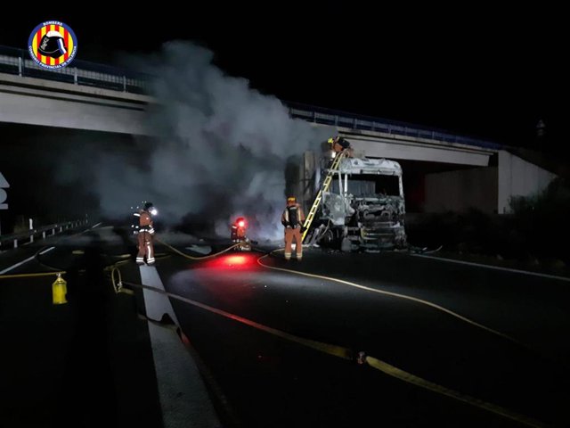 Camión incendiado