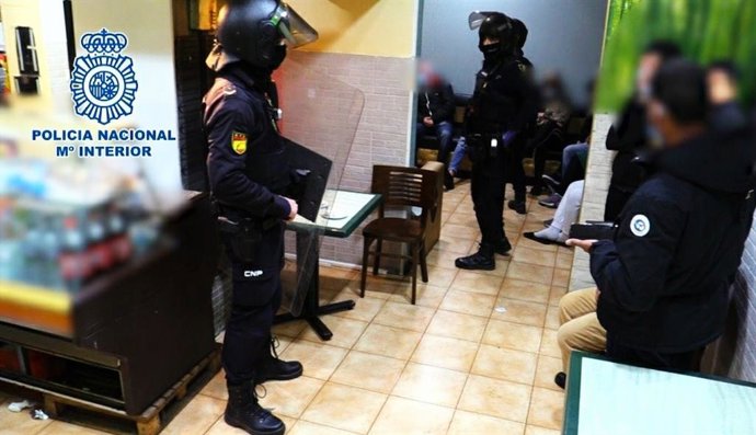 14 Detenidos Y 140 Identificados En Una Redada Contra Explotación Laboral En 7 Locales De Vallecas Y Moratalaz