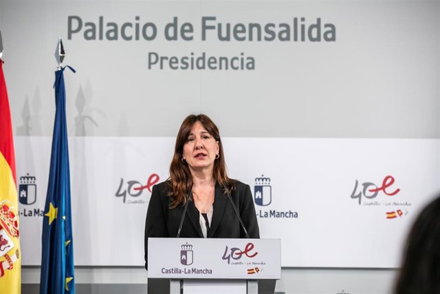 La consejera de Igualdad y portavoz del Gobierno regional, Blanca Fernández, comparece en rueda de prensa, en el Palacio de Fuensalida, para informar sobre los acuerdos del Consejo de Gobierno