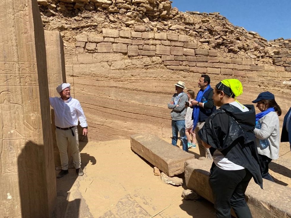 Visita de los embajadores a las tumbas