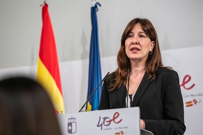 La consejera de Igualdad y portavoz del Gobierno regional, Blanca Fernández, comparece en rueda de prensa, en el Palacio de Fuensalida, para informar sobre los acuerdos del Consejo de Gobierno