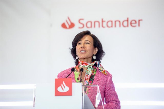 La presidenta del Grupo Santander, Ana Botín, comparece en una rueda de prensa para presentar los resultados de la entidad en 2021, a 2 de febrero de 2022, en Boadilla del Monte, Madrid (España). 