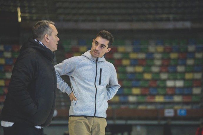 Archivo - El patinador español Javier Fernández, en un ensayo para 'Revolution on Ice'.
