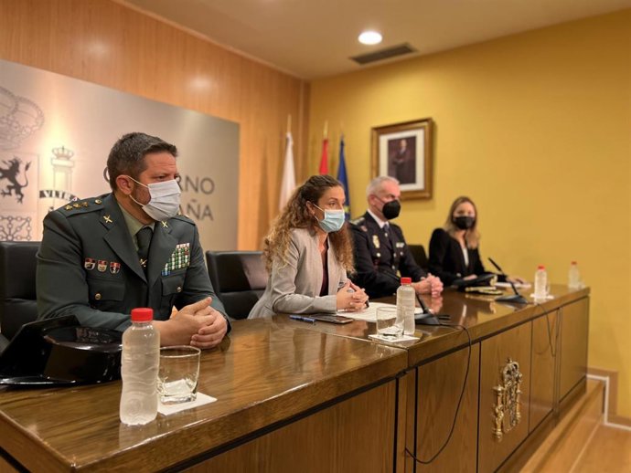 La delegada del Gobierno, Ainoa Quiñones, hace balance de la situación de violencia de género en 2021 en Cantabria, junto a responsables de la Guardia Civil y la Policía Nacional