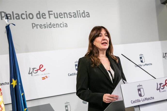 La consejera de Igualdad y portavoz del Gobierno regional, Blanca Fernández, comparece en rueda de prensa, en el Palacio de Fuensalida, para informar sobre los acuerdos del Consejo de Gobierno