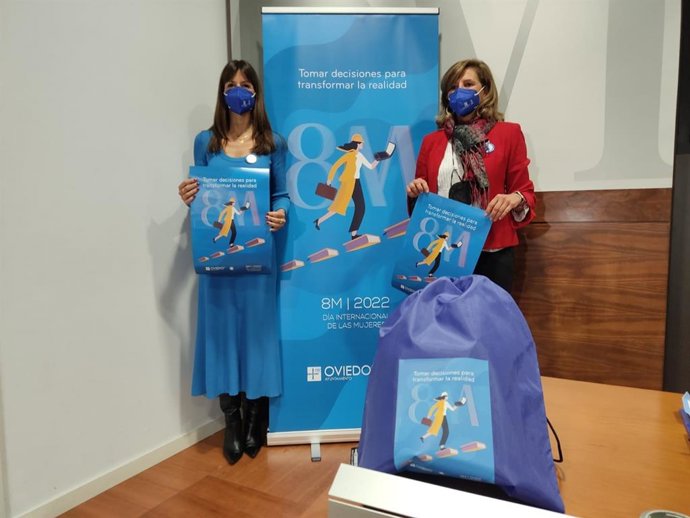 Las concejalas de Políticas Sociales, Concepción Méndez y Leticia González presentan el programa de actos del 8 de Marzo, Día internacional de la Mujer.