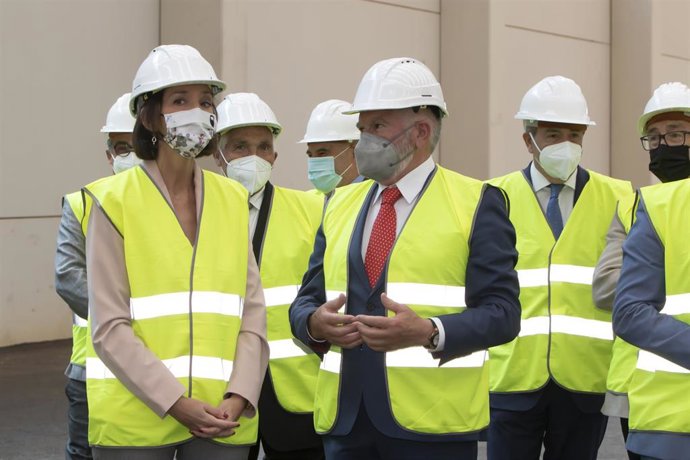Reyes Maroto, durante la visita realizada a instalaciones de la empresa.