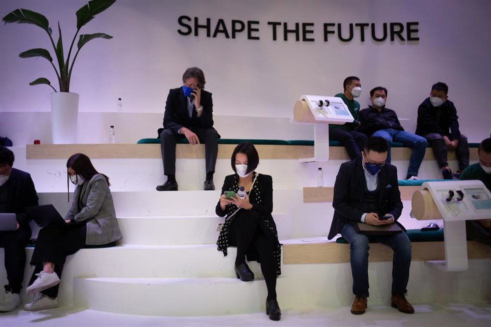Varias personas en la inauguración del Mobile World Congress 2022, en Gran Via de Fira de Barcelona, a 28 de febrero de 2022, en L'Hospitalet de Llobregat, Barcelona, Catalunya (España). 