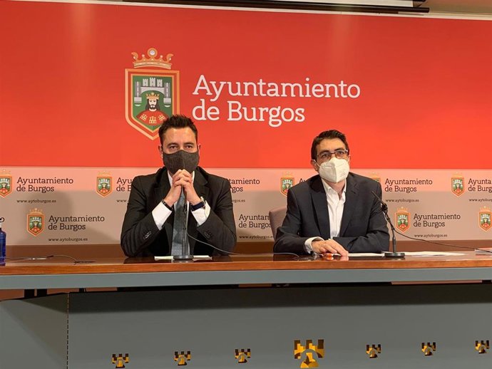 El alcalde de Burgos, Daniel de la Rosa, y el concejal de Modernización Electrónica, Miguel Balbás.