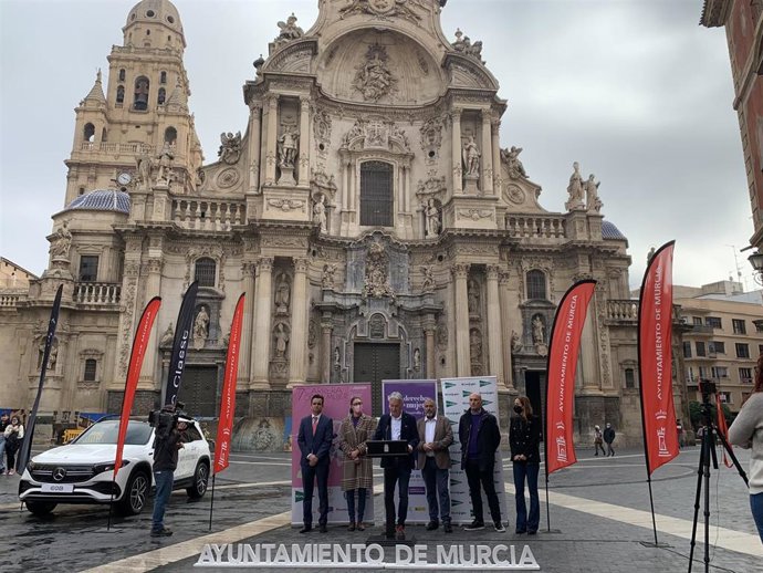 Murcia celebra este domingo una nueva edición de la Carrera de la Mujer