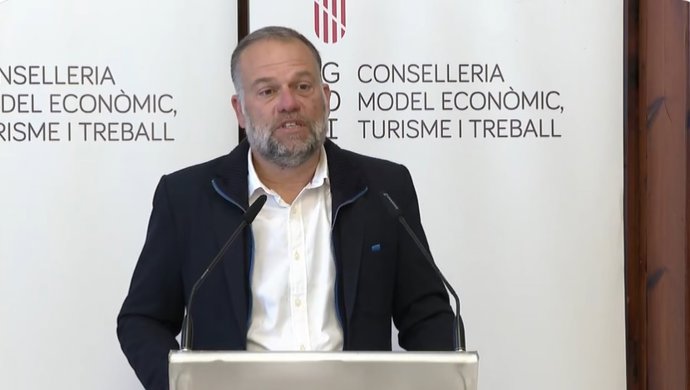 El director general de Modelo Económico y Empleo, Lloren Pou, durante la rueda de prensa.