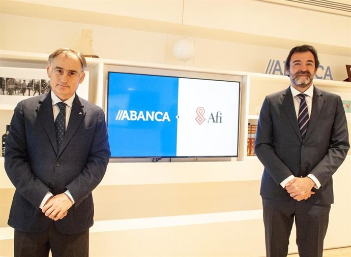 De izquierda a derecha en la imagen, el director general de Mercado de Capitales, Gestión y Distribución de Abanca, Juan Luis Vargas-Zúñiga, y el socio director del área de Finanzas Públicas de Afi, César Cantalapiedra.
