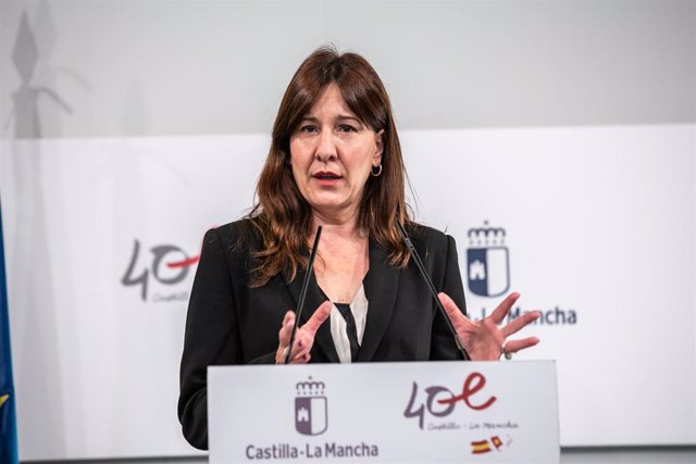 A consejera de Igualdad y portavoz del Gobierno regional, Blanca Fernández, comparece en rueda de prensa, en el Palacio de Fuensalida, para informar sobre los acuerdos del Consejo de Gobierno
