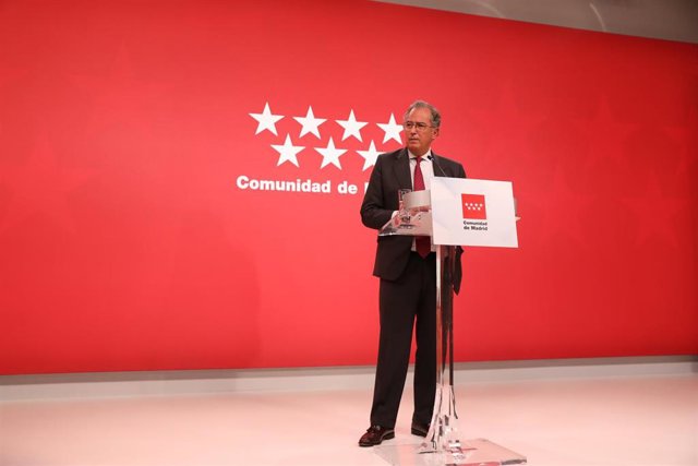 Archivo - El consejero de Educación, Universidades, Ciencia y portavoz del Gobierno, Enrique Ossorio