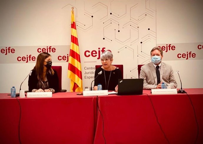 La consellera de Justicia de la Generalitat, Lourdes Ciuró, durante la presentación de la jornada 'Agressores de gnere: tancats o a la comunitat'