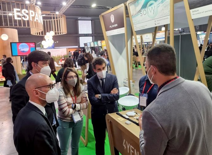 Visita del consejero de Ciencia, Borja Sánchez, al Mobile World Congress.