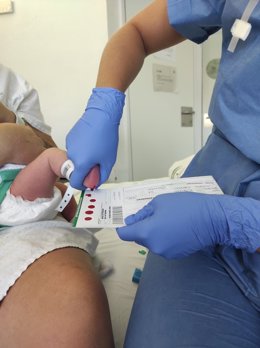 Profesionales del Materno, premiados por un trabajo sobre detección de déficit de vitamina B12 en recién nacidos