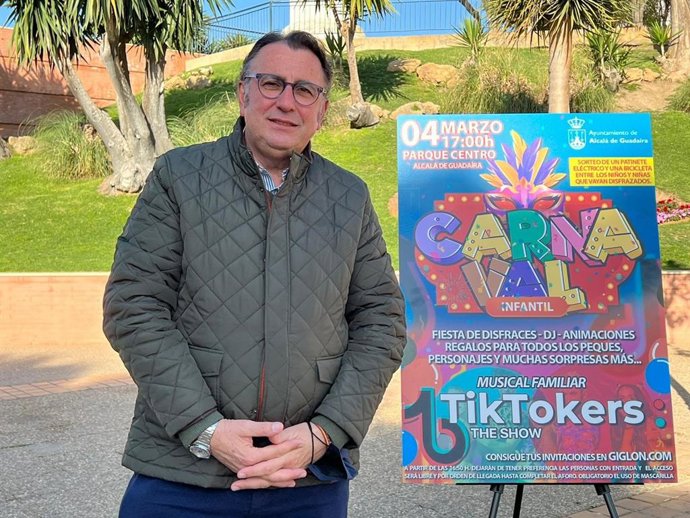 El delegado de Cultura y Fiestas Mayores del Ayuntamiento de Alcalá de Guadaíra, Enrique Pavón, ha presentado este miércoles la Fiesta Infantil Carnaval.