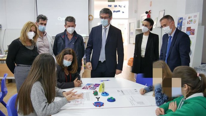 La viceconsejera de Educación, María del Carmen Castillo, visita el IES Abdera de Adra (Almería).