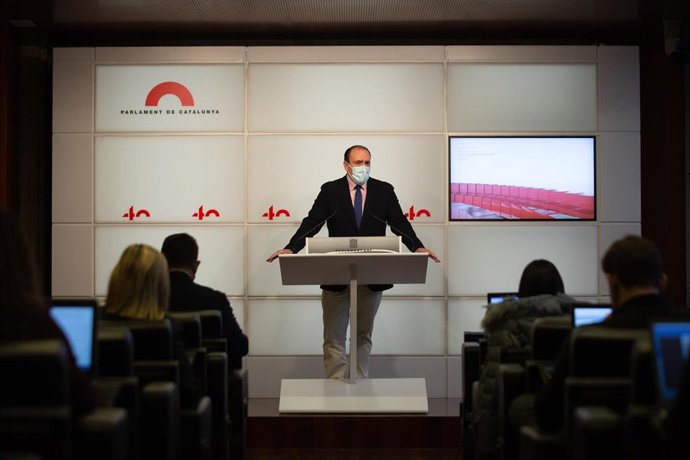 Archivo - Daniel Serrano en rueda de prensa en el Parlament. Foto de archivo