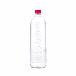 Nueva botella totalmente reciclable de Lanjarón.