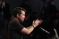 Iglesias atribuye a la "presión mediática" la decisión de Sánchez de entregar armas a Ucrania