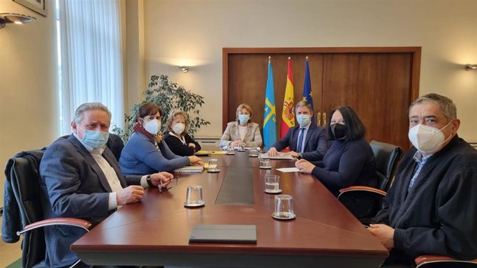 Las organizaciones agrarias ASAJA Asturias, COAG Asturias y UCA hemos mantenido en un encuentro con la Delegada del Gobierno en Asturias, Delia Losa y con el Director de Área de Agricultura, Enrique Rodríguez Nuño,