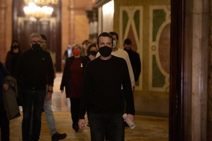 Archivo - El diputado de la CUP, Pau Juvill, se dirige a comparecer ante los medios de comunicación tras la resolución de la JEC sobre el escaño del diputado en la Cámara catalana, a 21 de enero de 2022, en Barcelona, Catalunya (España). Pau Juvill, h