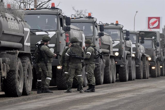 Imagen de archivo de militares rusos en el norte de Crimea.