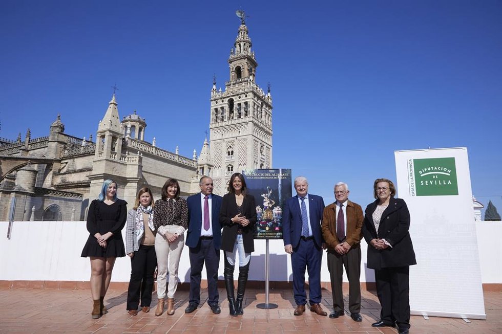 Presentación del Viacrucis del Aljarafe en la Casa de la Provincia en un acto al que ha asistido la delegada de Turismo de la Junta en Sevilla, Rosa Hernández.
