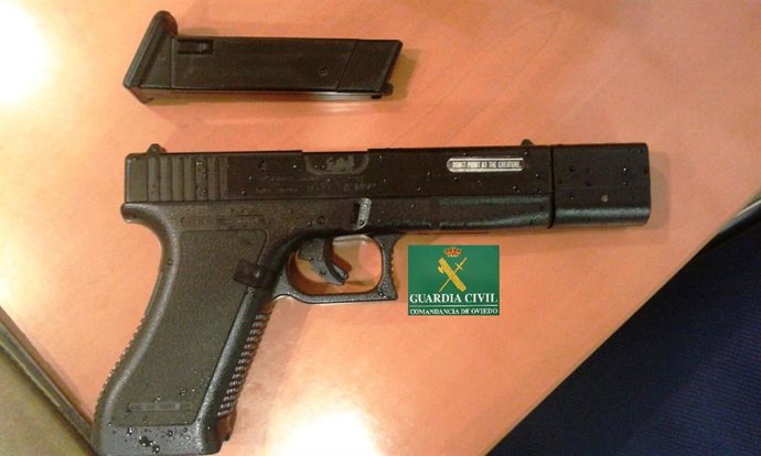 Archivo - Imagen de archivo de una pistola Glock