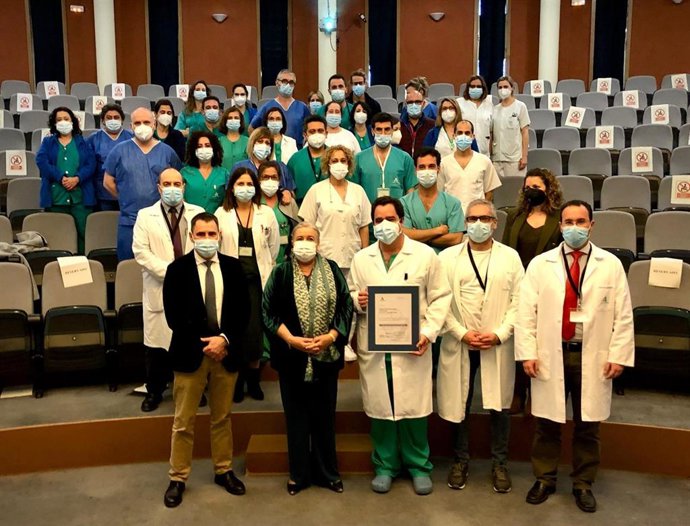 El servicio de Cardiología del Hospital Universitario Juan Ramón Jiménez de Huelva ha recibido este miércoles la certificación de calidad que otorga la Agencia de Calidad Sanitaria de Andalucía.