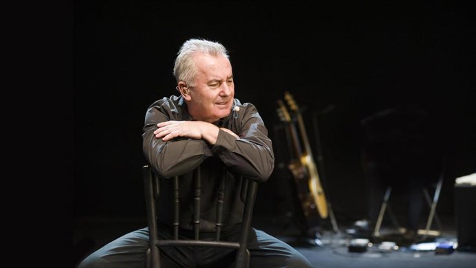 Archivo - El cantautor Víctor Manuel actúa esta semana en Huelva.