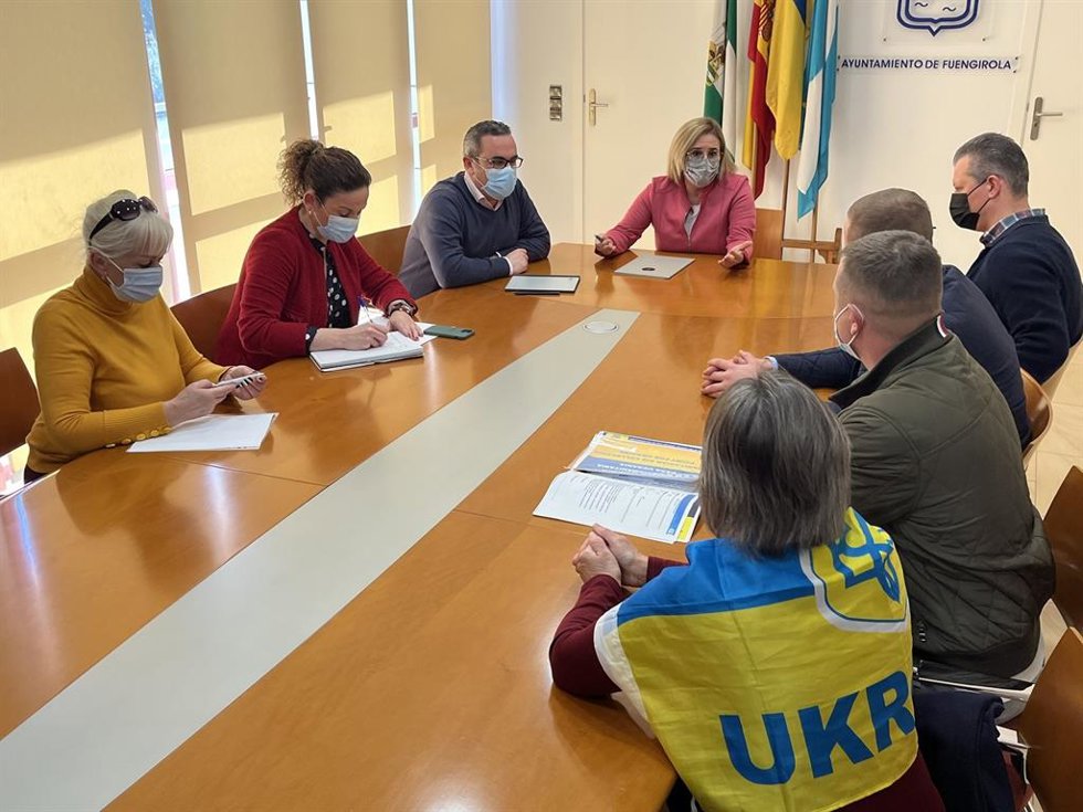 La alcaldesa de Fuengirola reunida con colectivos de ucranianos