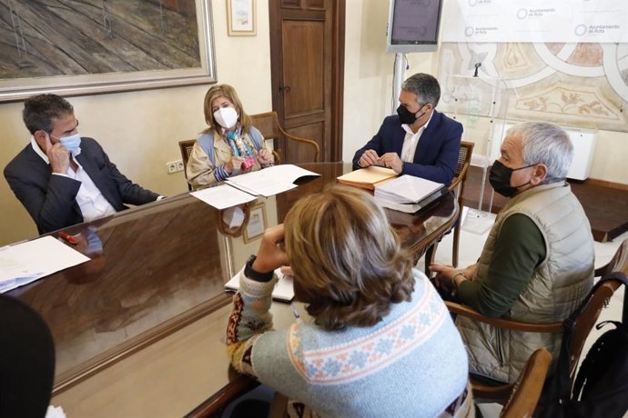 Reunión de Isabel Paredes con el alcalde de Rota.