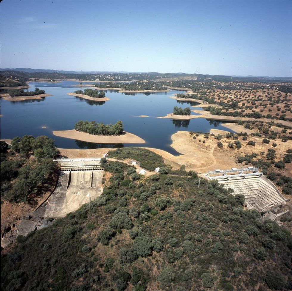 Archivo - Endesa pone a punto la central hidroeléctrica de Cala en Guillena que volverá a estar operativa en abril