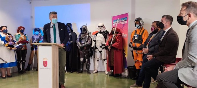 Presentación del evento en la Residencia para Jóvenes.