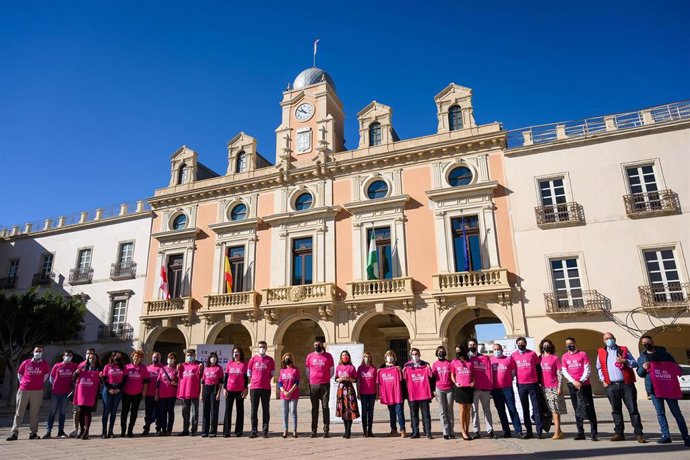 Presentación de la camiseta de la Carrera de la Mujer de Almería.
