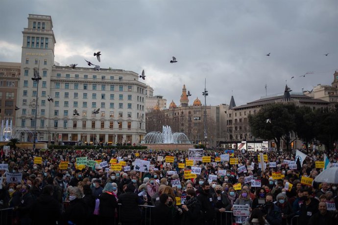 Concentració 'No a la guerra' el 2 de mar de 2022 a Barcelona