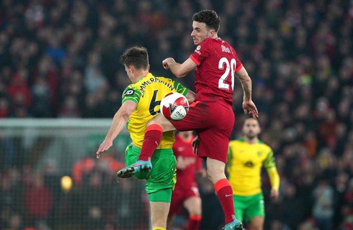 02 March 2022, United Kingdom, Liverpool: Liverpool's Diogo Jota (R) and Norwich City's Christoph Zimmermann battle for the ball during the English FA Cup fifth round soccer match between Liverpool and Norwich City at Anfield. Photo: Peter Byrne/PA Wire