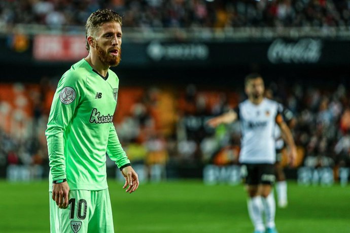 Iker Muniain of Athletic looks on during the semifinal of the Spanish Copa del Rey, match between Valencia CF and Athletic Club de Bilbao at the Mestalla Stadium on March 2, 2022, in Valencia, Spain.