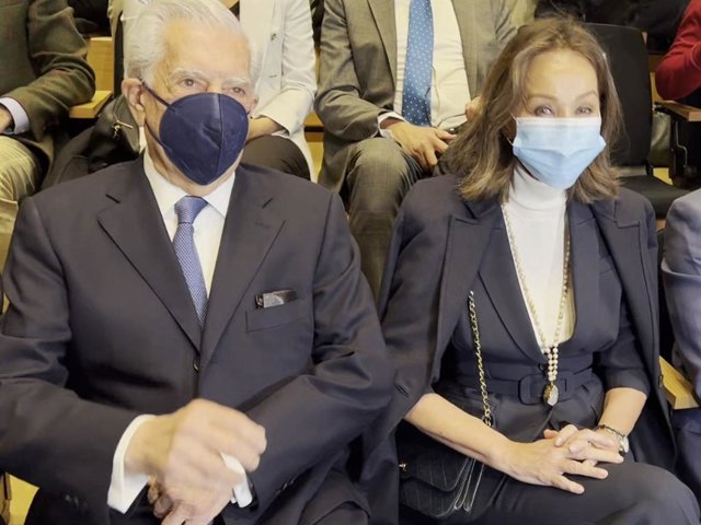 Isabel Preysler y Mario Vargas Llosa, en el acto inaugural del festival 'Escribidores'
