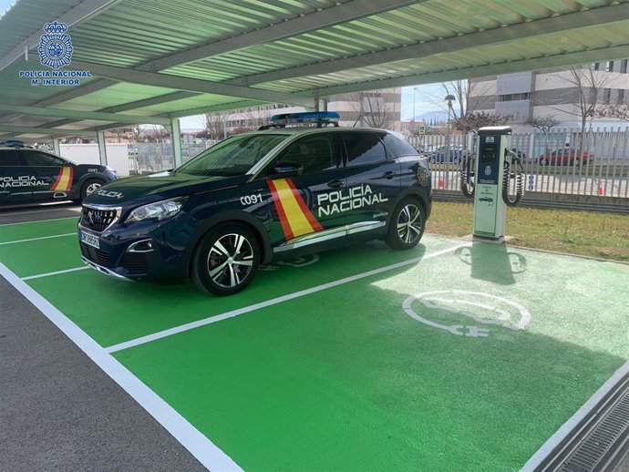 La Jefatura Superior de La Rioja instala puntos de recarga 'Smart URBAN 20' para vehículos eléctricos