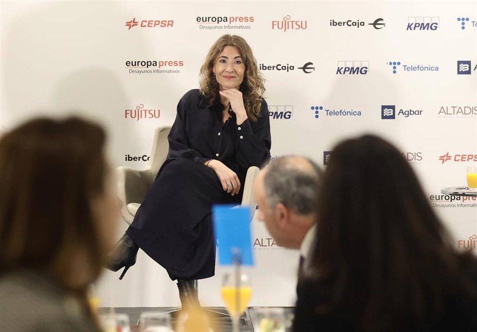 La ministra de Transportes, Movilidad y Agenda Urbana, Raquel Sánchez, interviene en un desayuno informativo de Europa Press, en el Hotel Hyatt Regency Hesperia Madrid, a 3 de marzo de 2022, en Madrid (España).