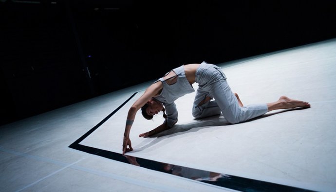 La bailarina, performer y coreógrafa Aina Alegre imparte un taller sobre las raíces y los movimientos populares del Mediterráneo en Espai LaGranja